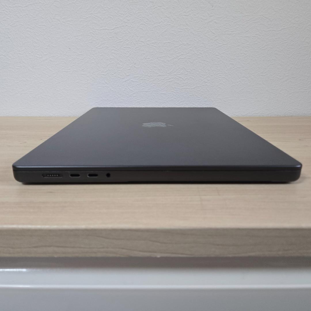 【美品】MacBook Pro 16インチ M4 Max 128GB 8TB