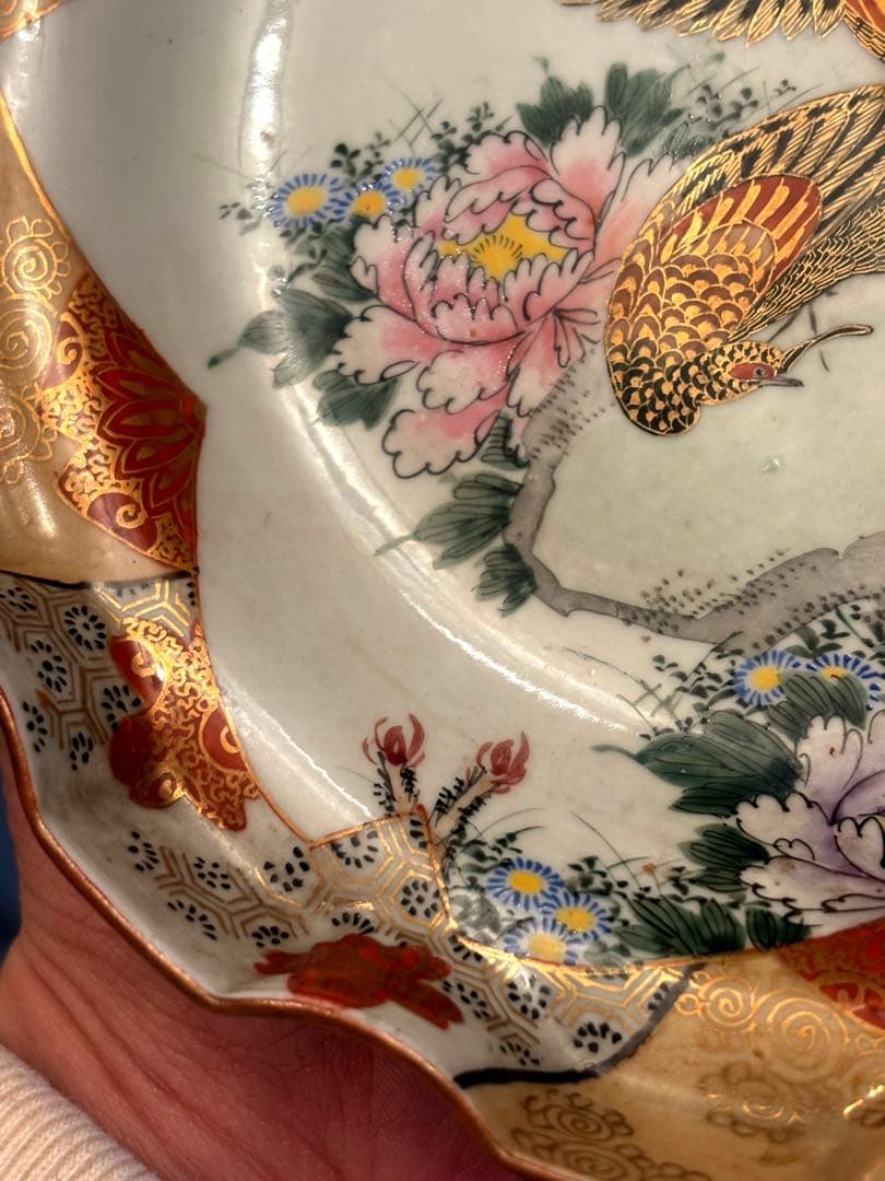 九谷焼明治期アンティークゴージャスな金彩溢れる孔雀やお花が美しい赤絵孔雀牡丹文皿