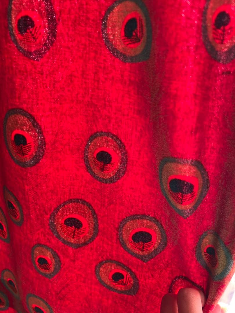 【Apple】赤い円形模様のドレープカーテン