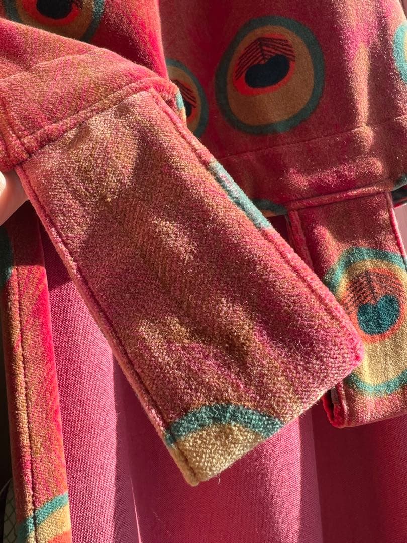 【Apple】赤い円形模様のドレープカーテン