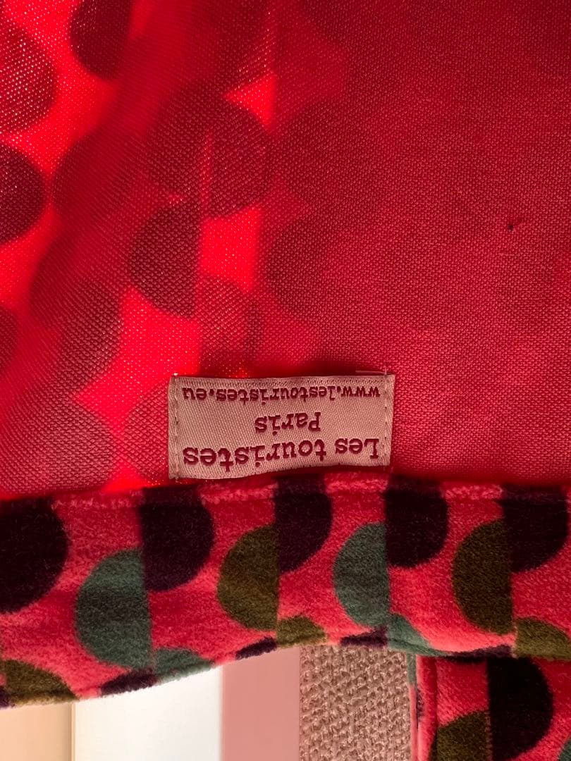 【Apple】赤い円形模様のドレープカーテン