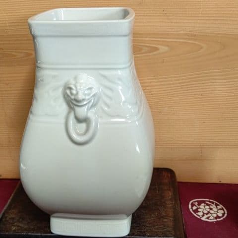 白磁瓶子