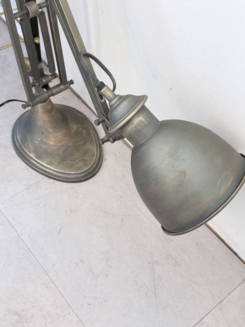 H.P.DECOインダストリアル アーム式フロアランプ