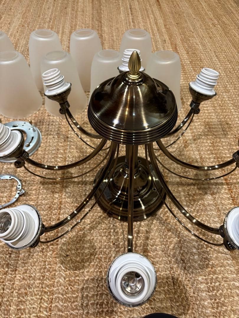 【美品】8灯 シャンデリア ホワイト オシャレ