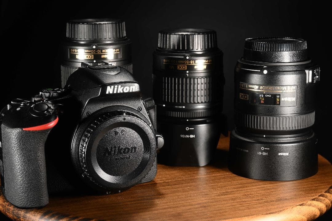 ニコン Nikon D5600＋レンズ3本＋純正バッテリー×2 セット (中古)