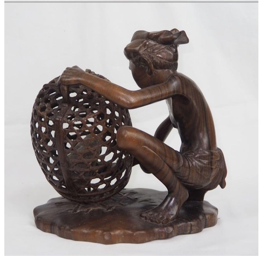 送料無料　黒檀一木彫　透かし彫り置物　高さ約 22ｃｍ