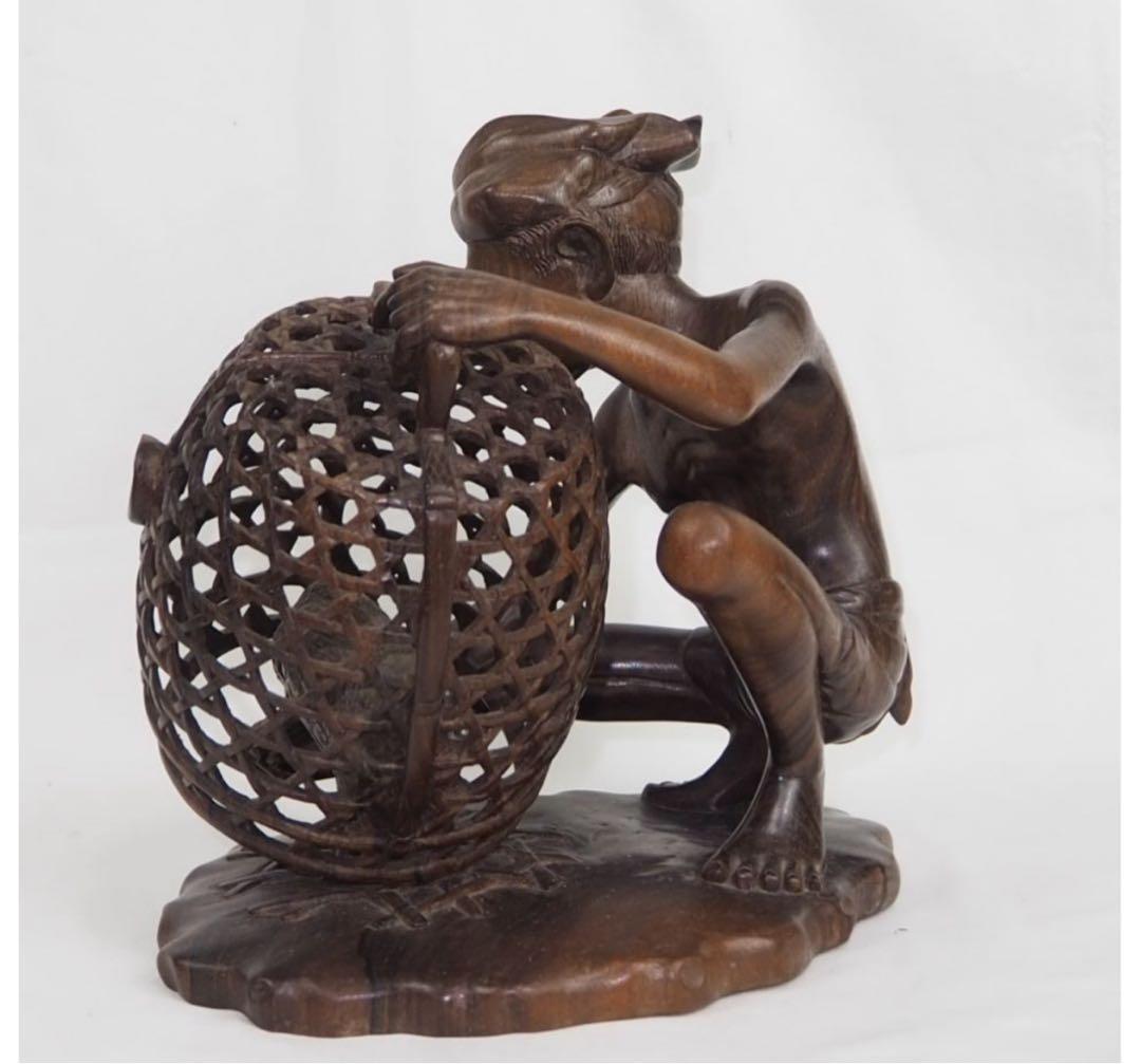 送料無料　黒檀一木彫　透かし彫り置物　高さ約 22ｃｍ