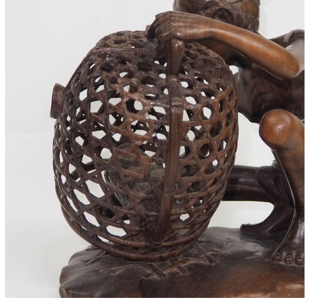 送料無料　黒檀一木彫　透かし彫り置物　高さ約 22ｃｍ