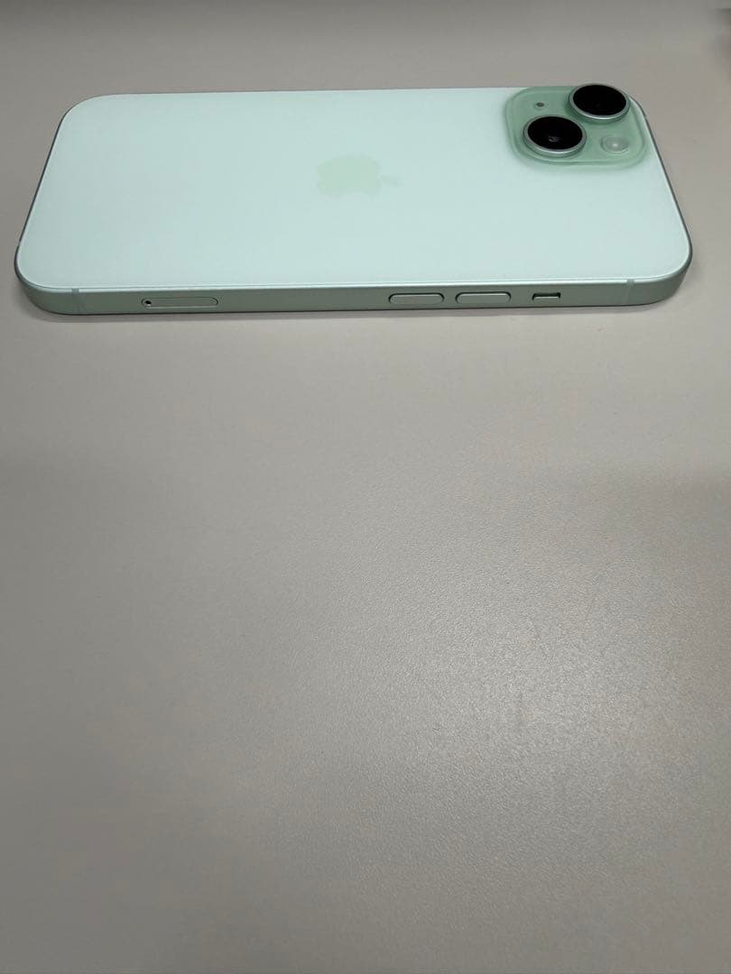 (美品)Apple iPhone 15 グリーン本体　256GB
