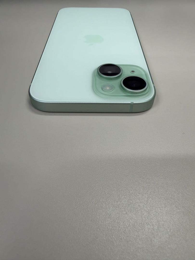 (美品)Apple iPhone 15 グリーン本体　256GB