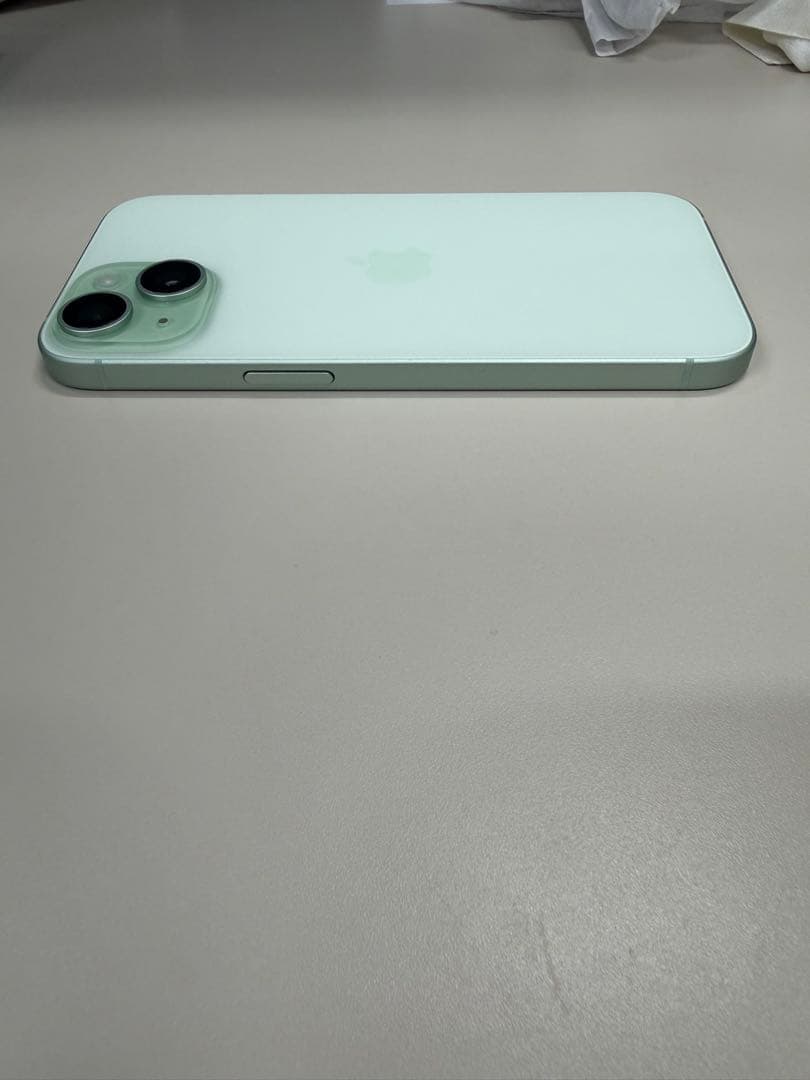 (美品)Apple iPhone 15 グリーン本体　256GB