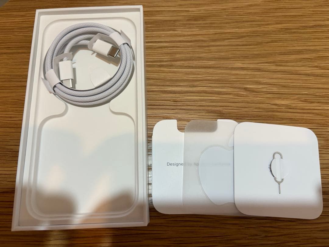 【値下げ】iPhone15 128GB、ガラスフィルム1枚セット