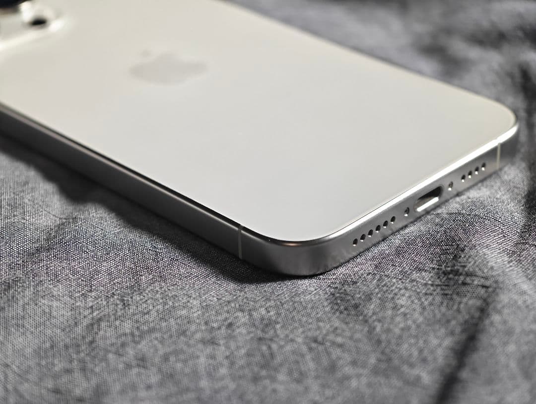 平*風様 iPhone 15 pro max ホワイト 256GB バッテリー