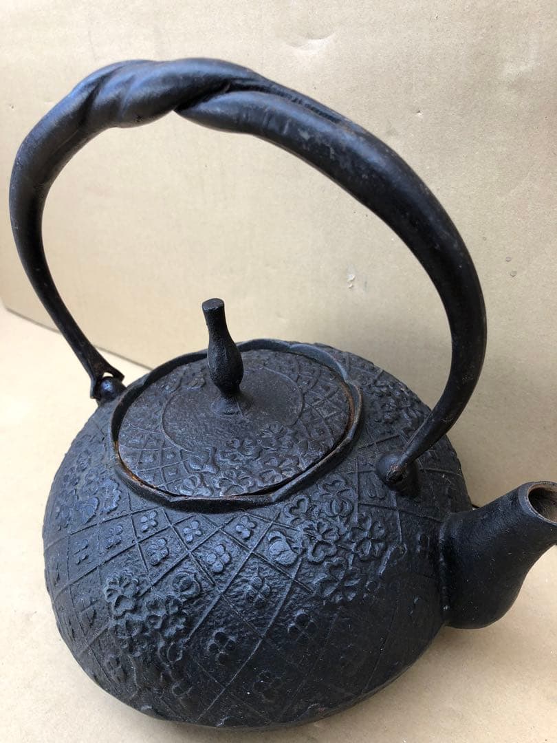南部鉄器　鉄瓶(D16)