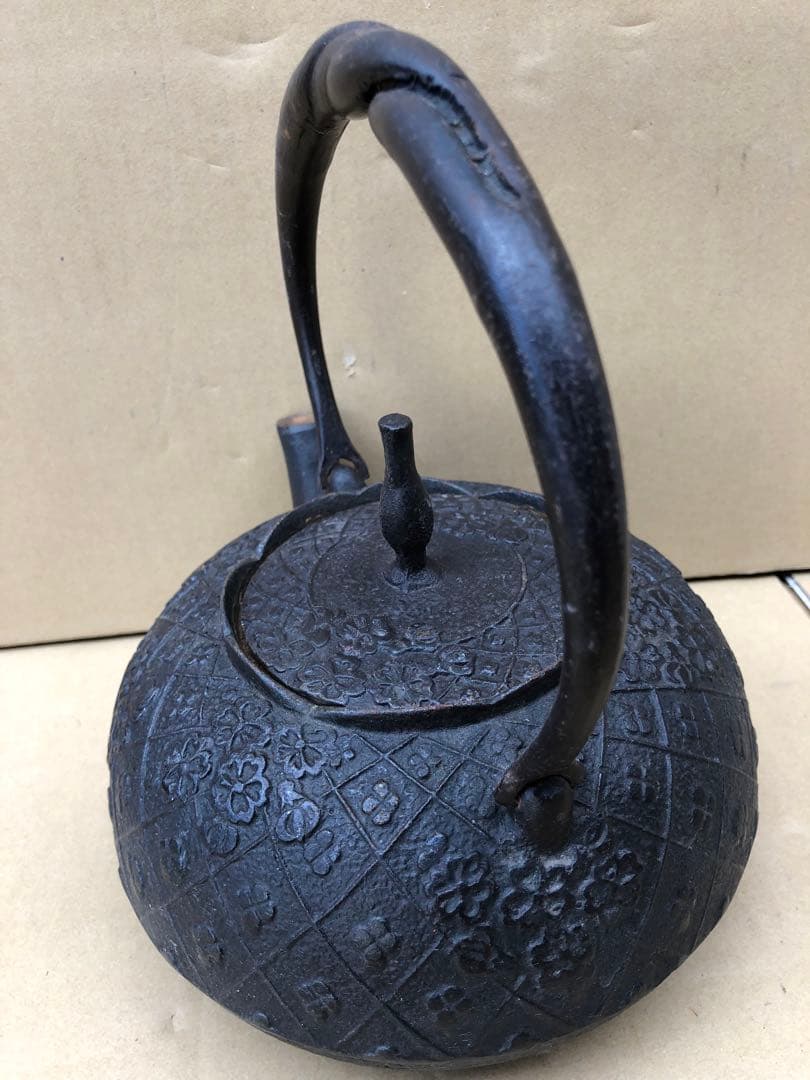 南部鉄器　鉄瓶(D16)
