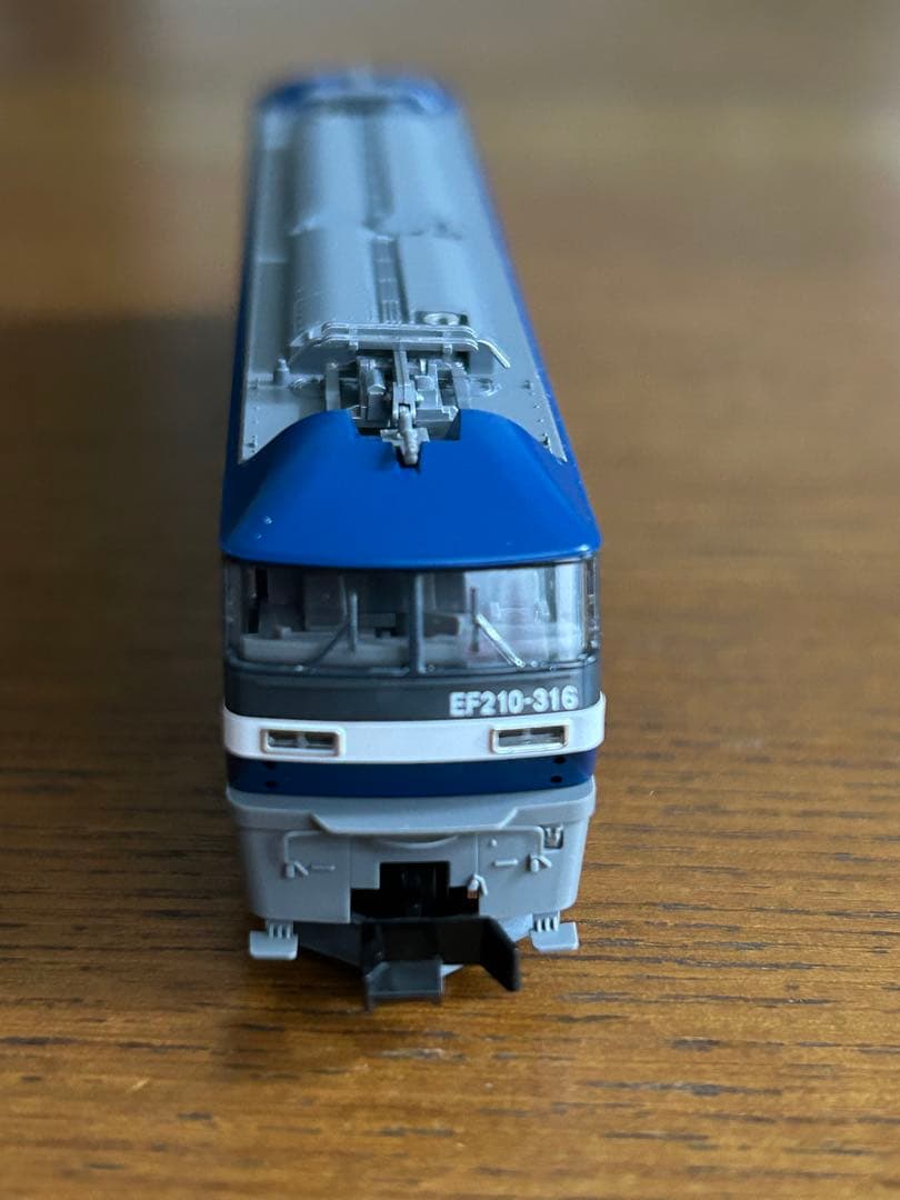 10 NゲージEF210-300と客車3輌