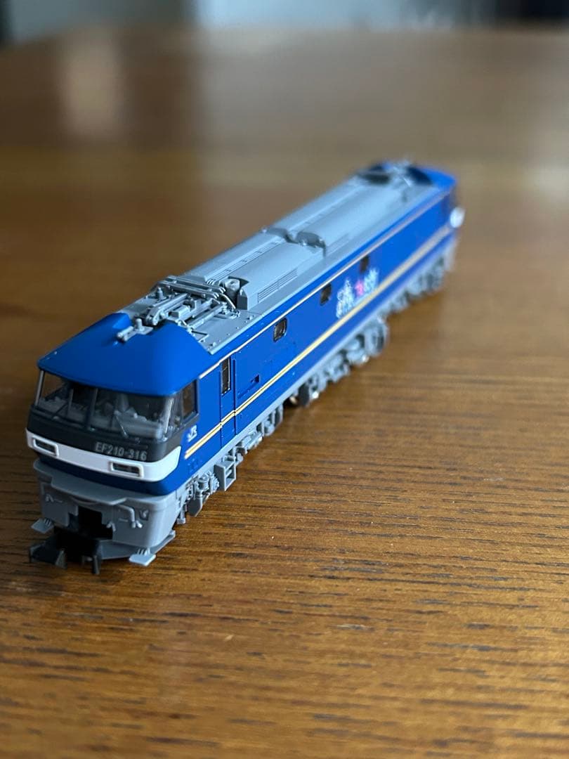 10 NゲージEF210-300と客車3輌