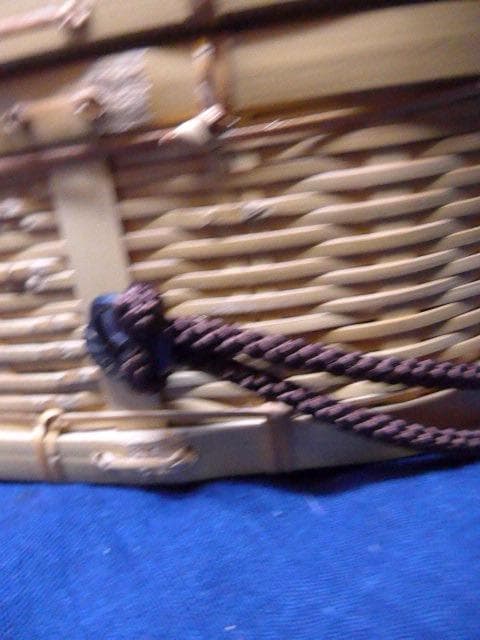 竹で編まれた二段弁当箱です。作りの良いものです。