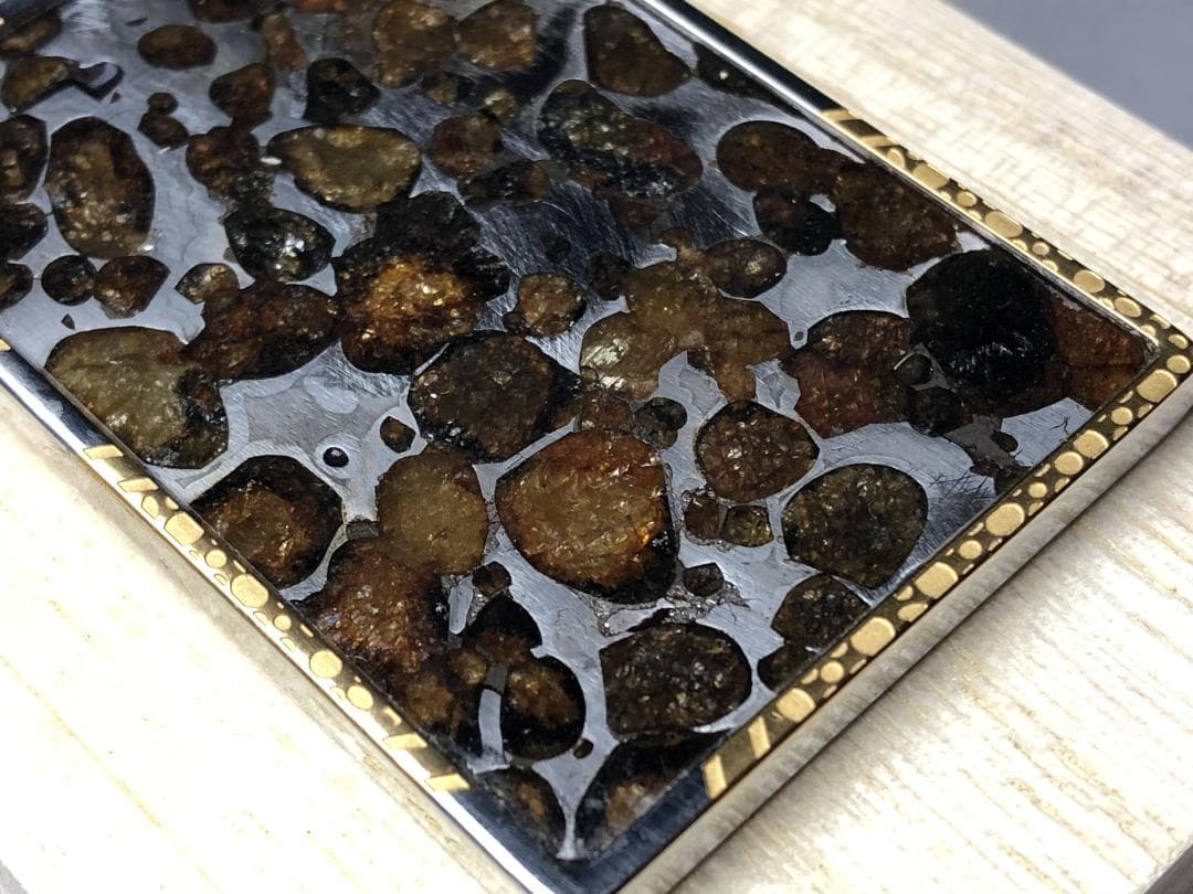 パラサイト隕石 セリコ隕石　石鉄隕石　高品質　ペンダント・高透明度　共箱