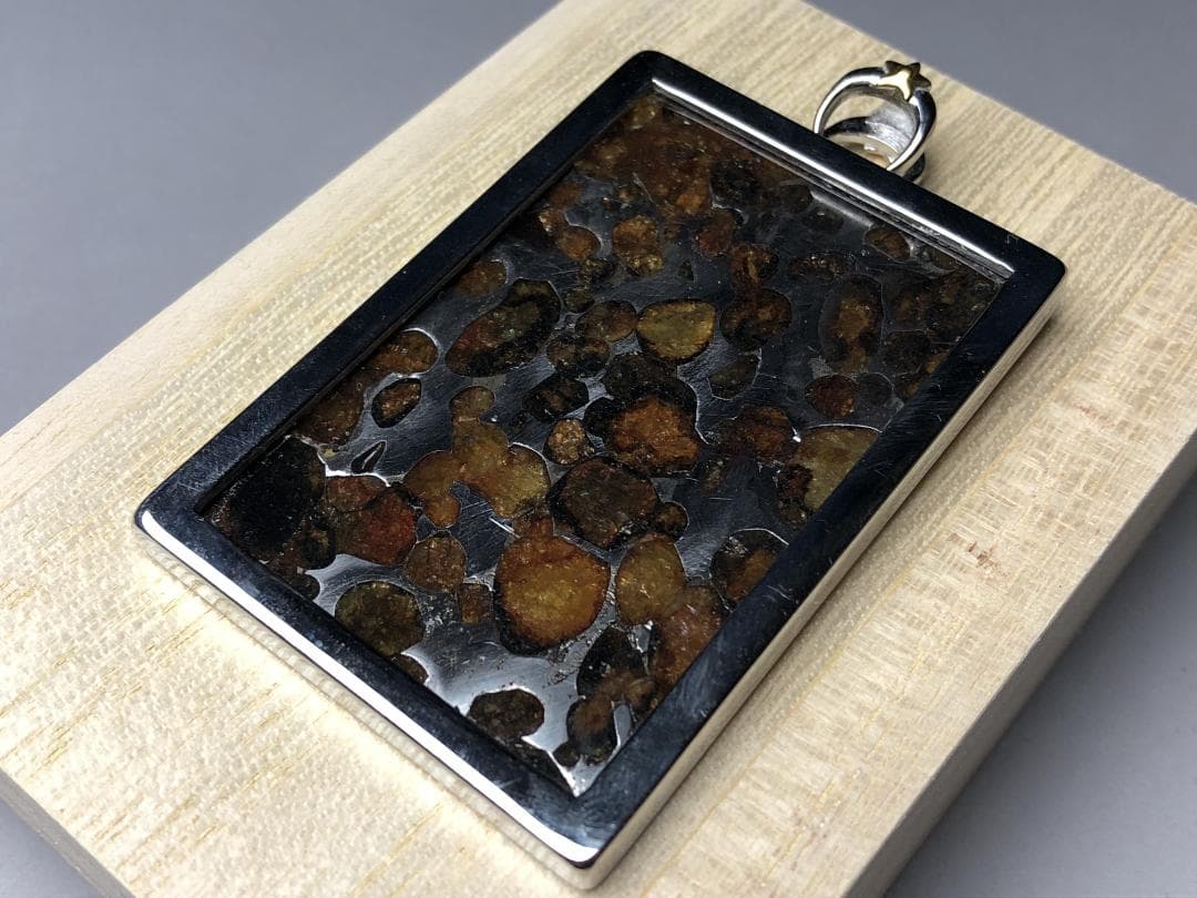 パラサイト隕石 セリコ隕石　石鉄隕石　高品質　ペンダント・高透明度　共箱