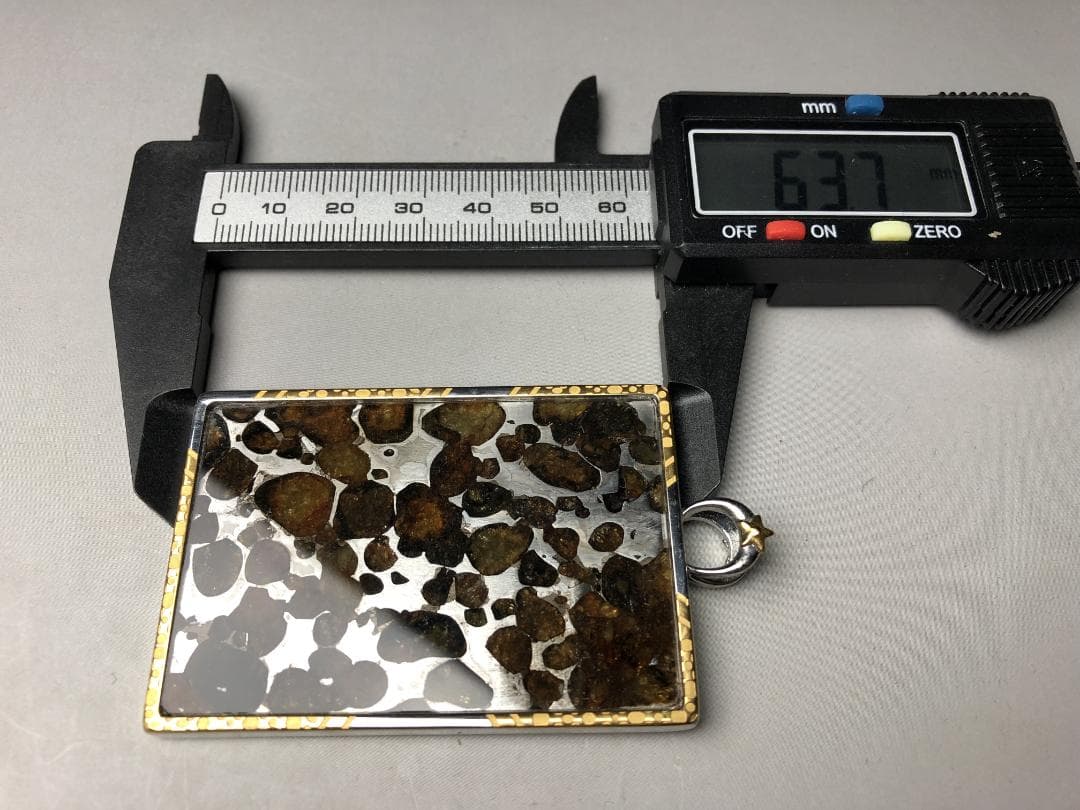 パラサイト隕石 セリコ隕石　石鉄隕石　高品質　ペンダント・高透明度　共箱