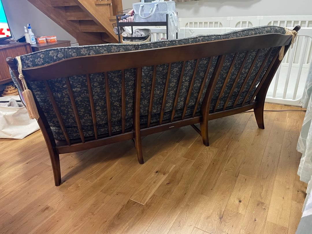 【引き取り限定】カリモクコロニアルソファー