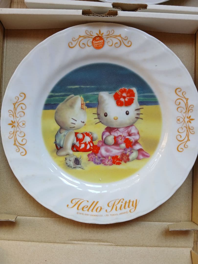 Hello Kitty 30周年記念陶器製皿 6枚セット