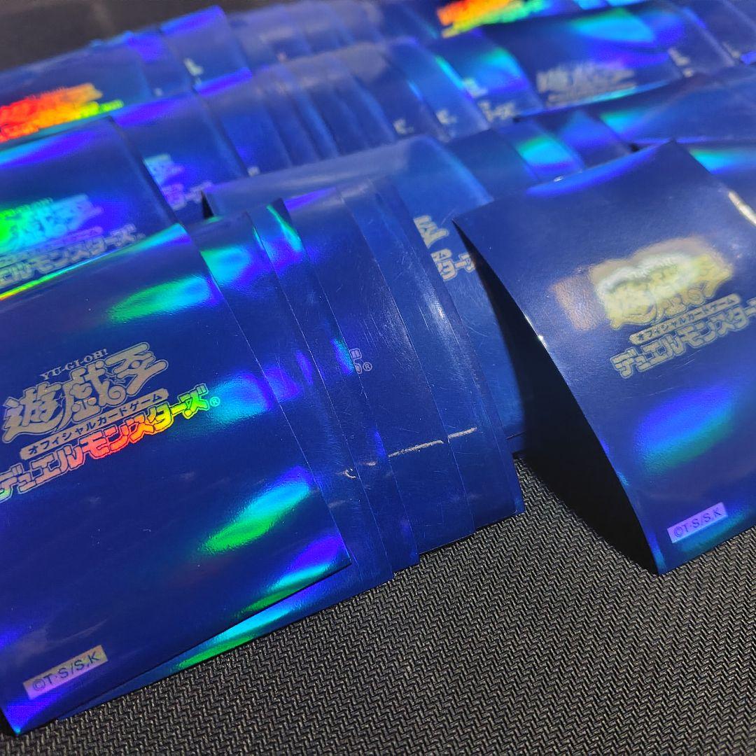 【特価】遊戯王　初期ロゴ　絶版青スリーブ メタリックブルー　62枚　美品