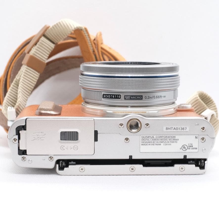 【新品級】OLYMPUS PEN E-PL8 レンズ付　本革ボディージャケット