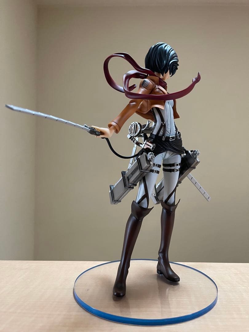 一品物　完成品　進撃の巨人　ミカサ・アッカーマン　高さ 約27cm 　フィギュア