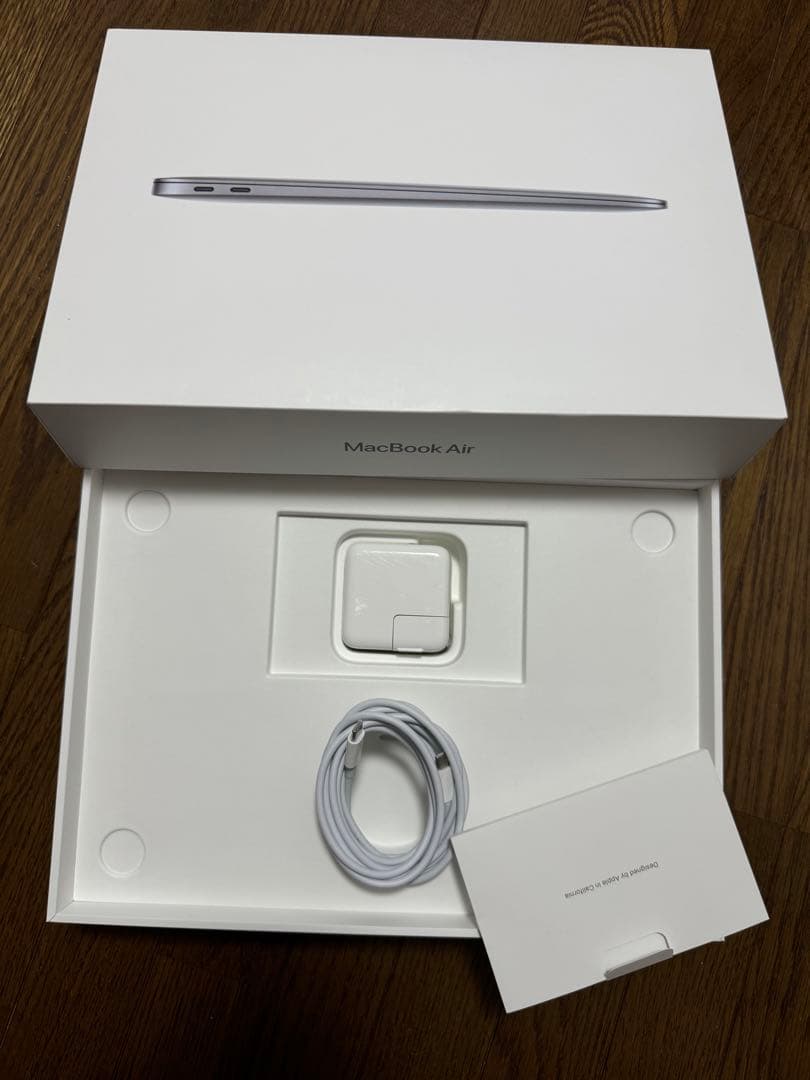M1チップ搭載MacBook Air - スペースグレイ