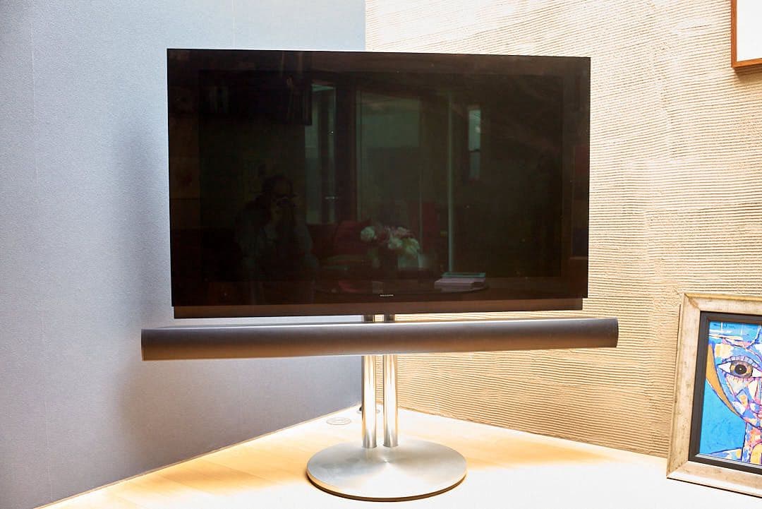 BeoVision 7-55 モーター式フロアスタンド（floorstand)