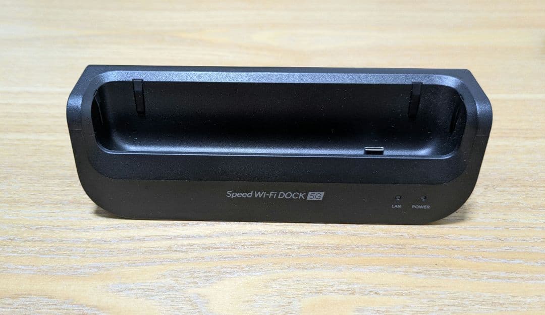 Speed Wi-Fi DOCK 5G 01　ドック付き