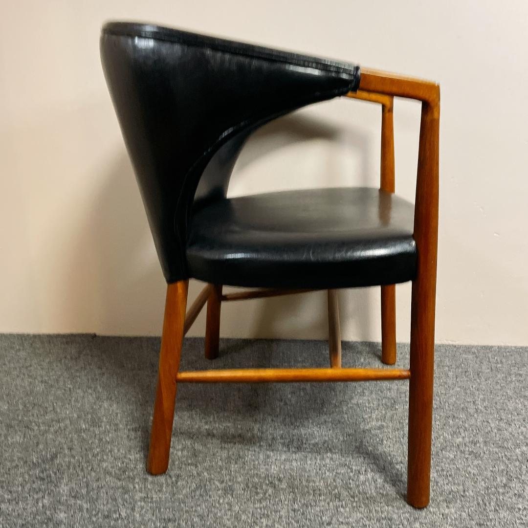 アームチェア　ブラックレザー　修理歴あり