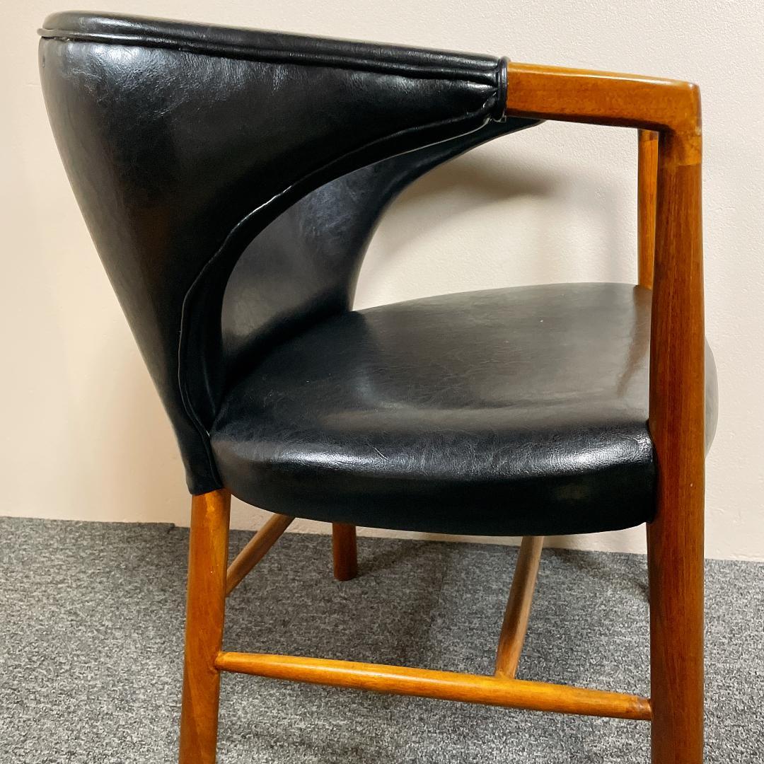 アームチェア　ブラックレザー　修理歴あり