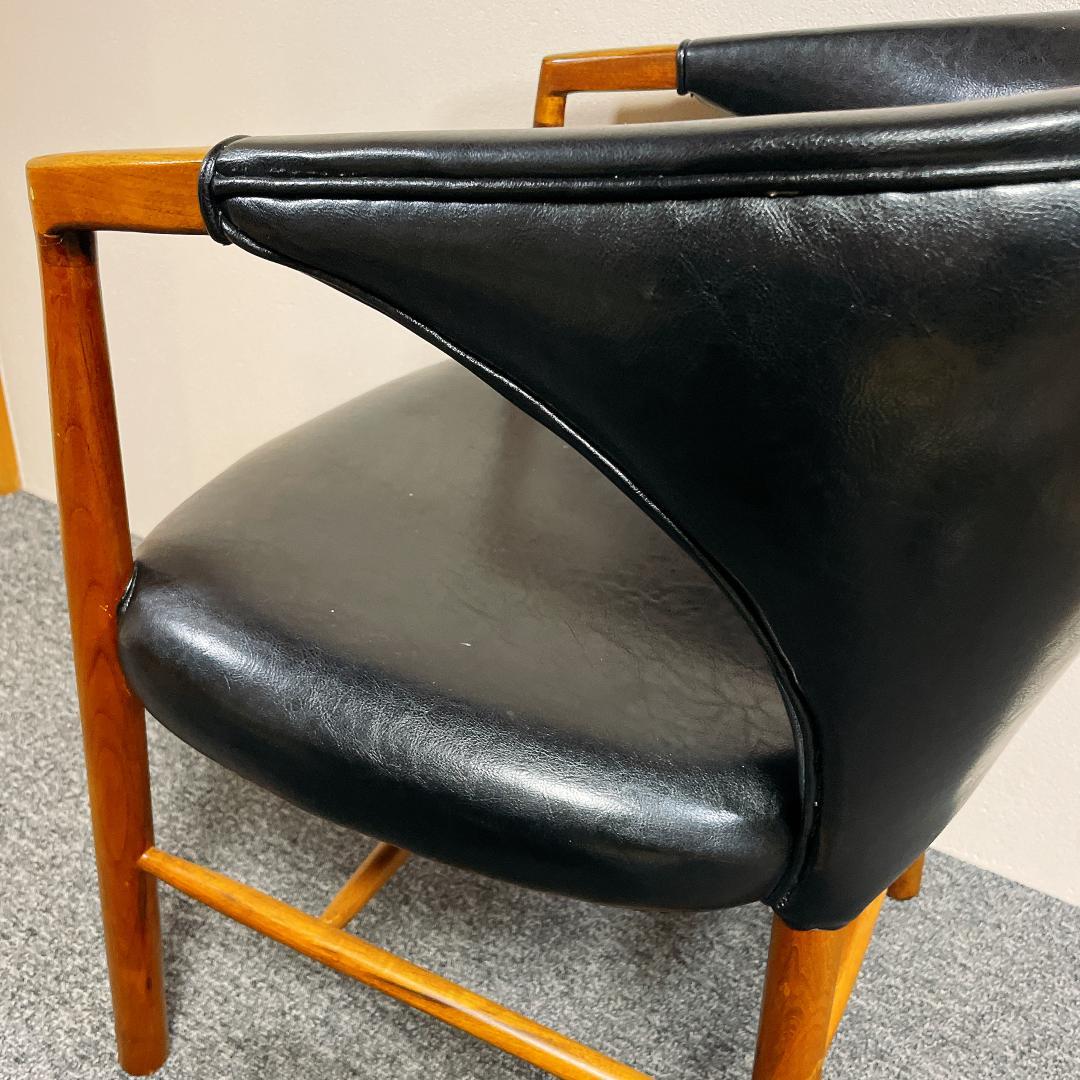 アームチェア　ブラックレザー　修理歴あり