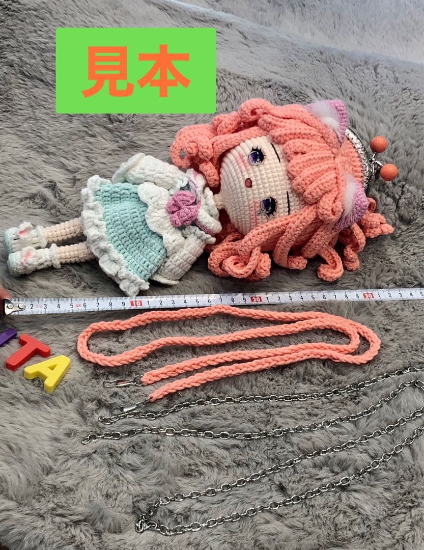 紐付きのハンドメイドクロスボディバッグ