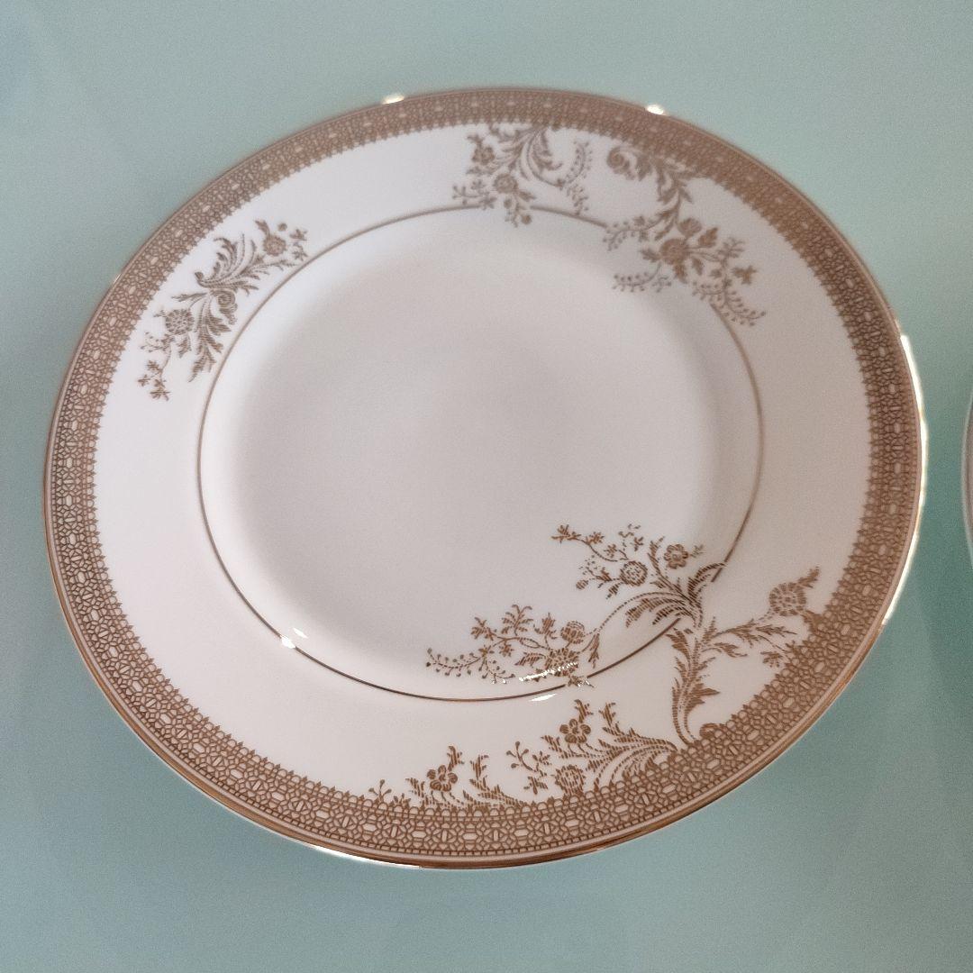 　花柄金色装飾の皿2枚セット　20cm