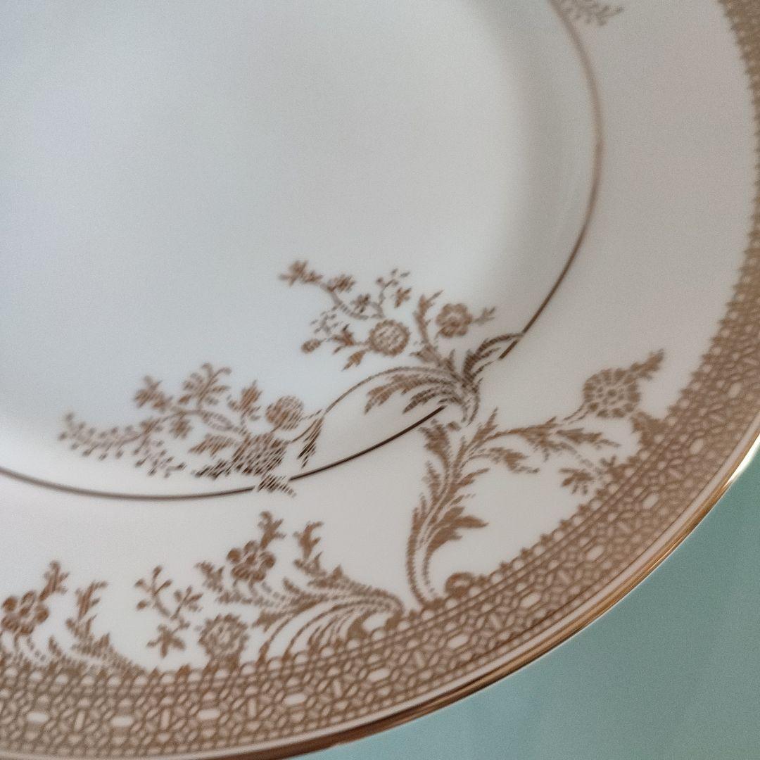 　花柄金色装飾の皿2枚セット　20cm