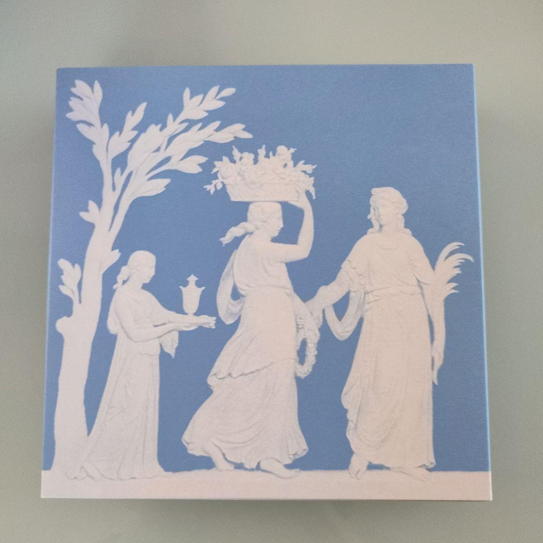 　花柄金色装飾の皿2枚セット　20cm