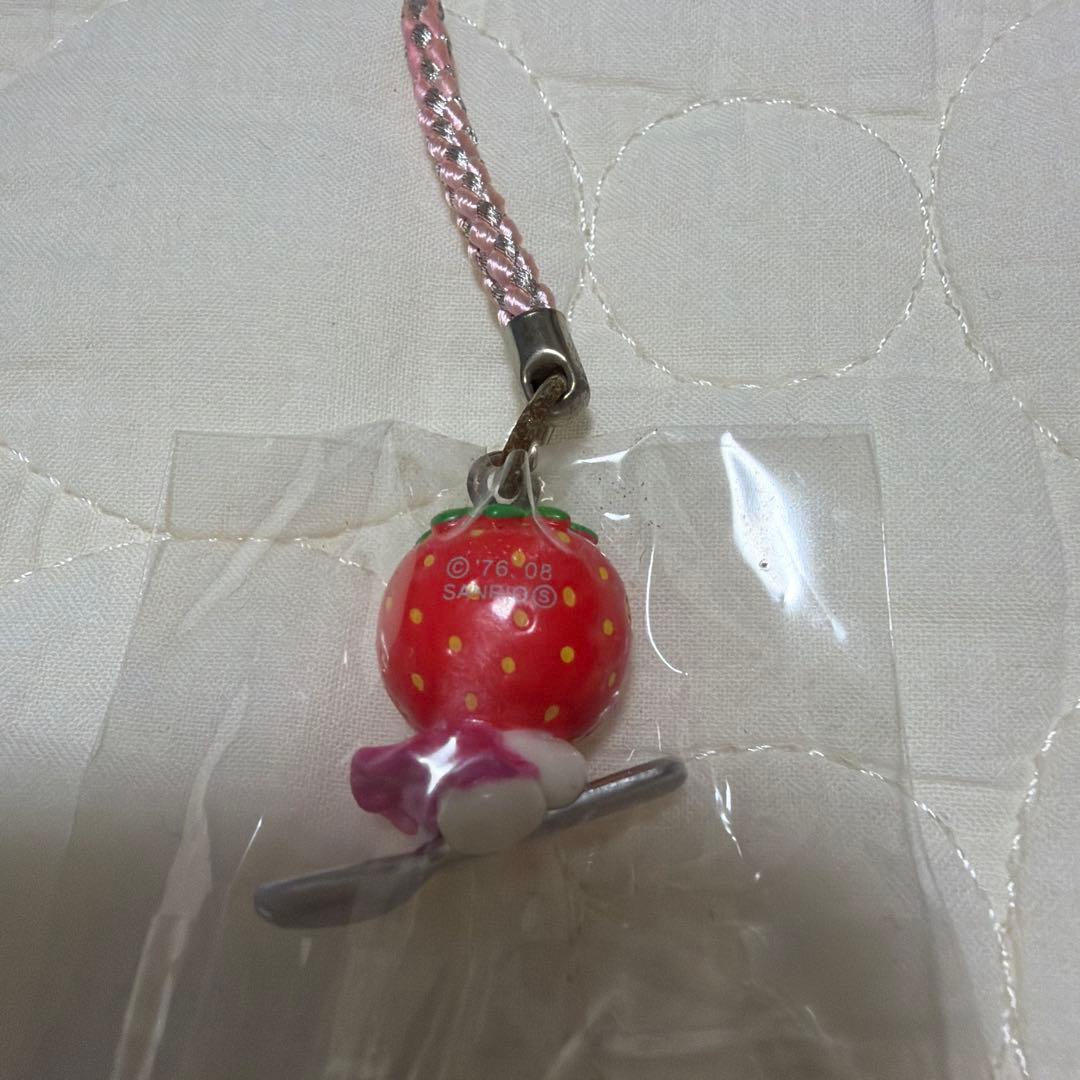 【希少】ご当地キティ　栃木限定　いちご　根付けストラップ　2個セット　レア