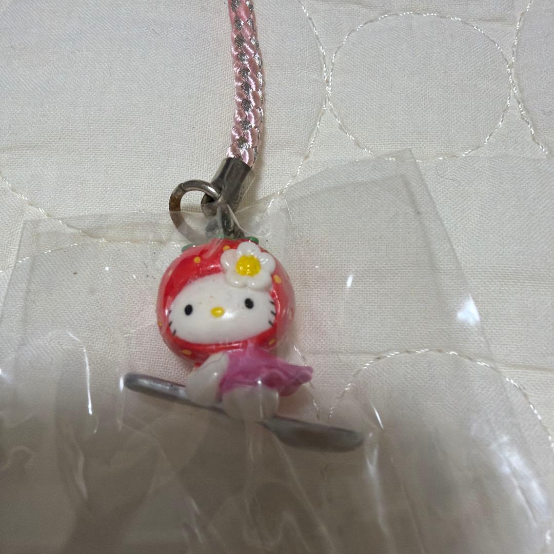 【希少】ご当地キティ　栃木限定　いちご　根付けストラップ　2個セット　レア