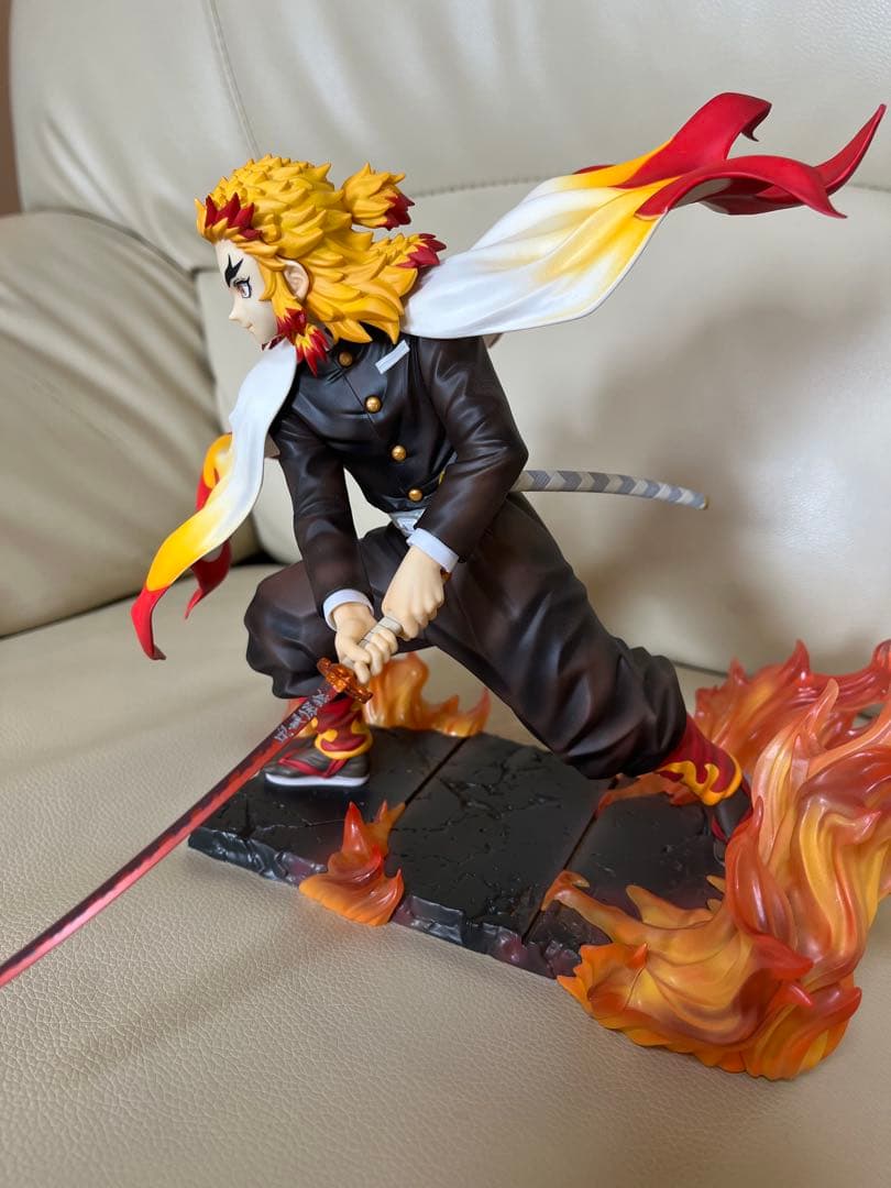 煉獄杏寿郎 フィギュア 炎のエフェクト付き　美品