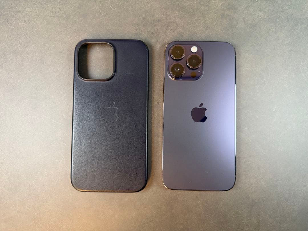 iPhone 14 Pro Max 純正革ケース付き