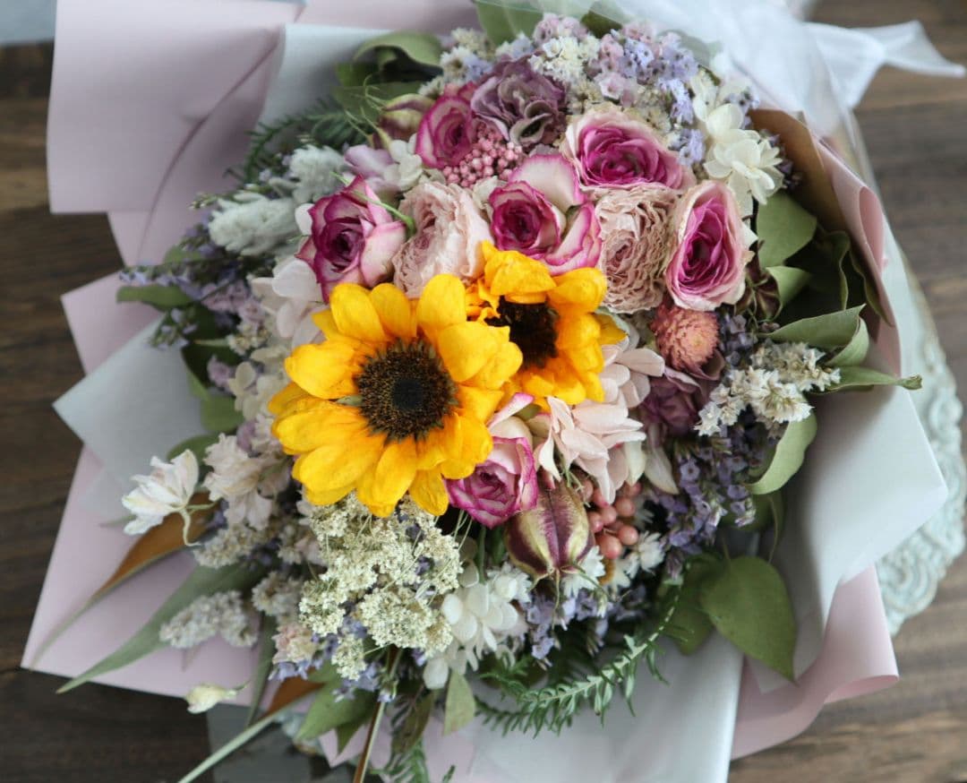【ご確認用】ドライフラワーꕤ︎︎ひまわりバラ、ラナンキュラスのスワッグꕤ︎︎花束