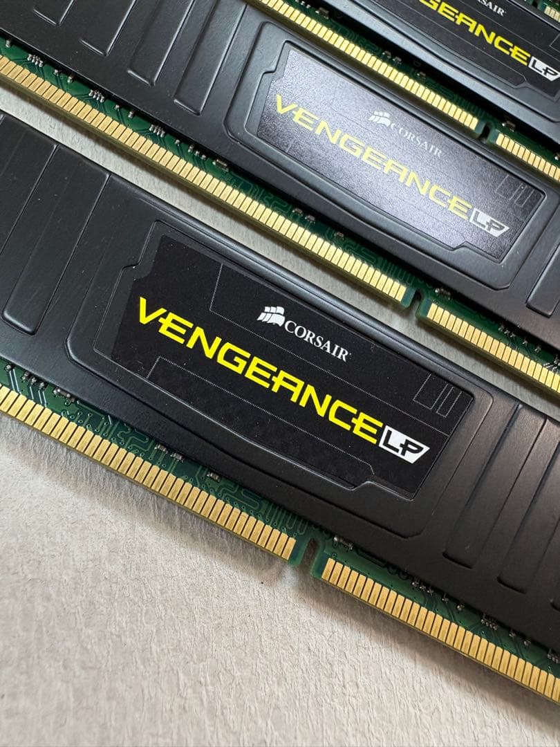 メモリー Corsair VENGEANCE LP 8GBx4 For Desktop