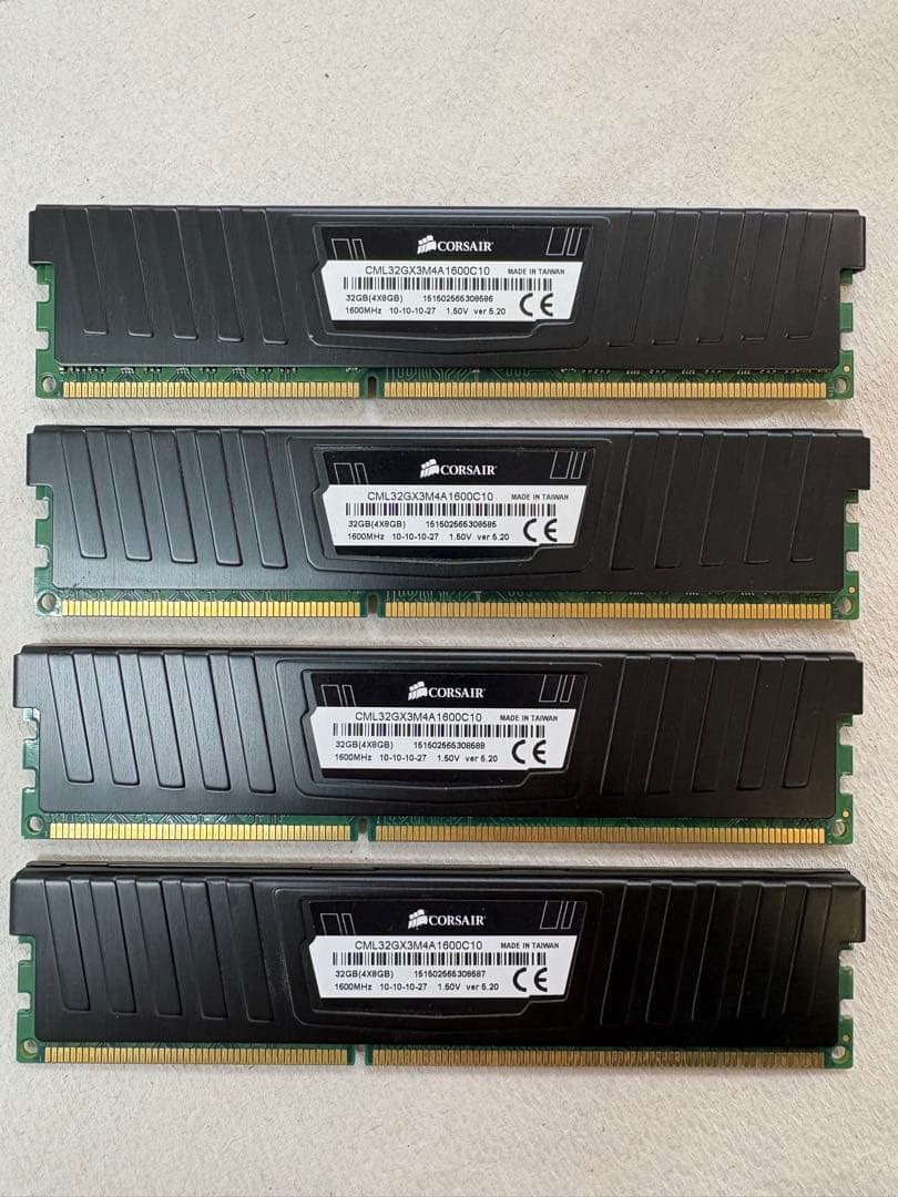 メモリー Corsair VENGEANCE LP 8GBx4 For Desktop