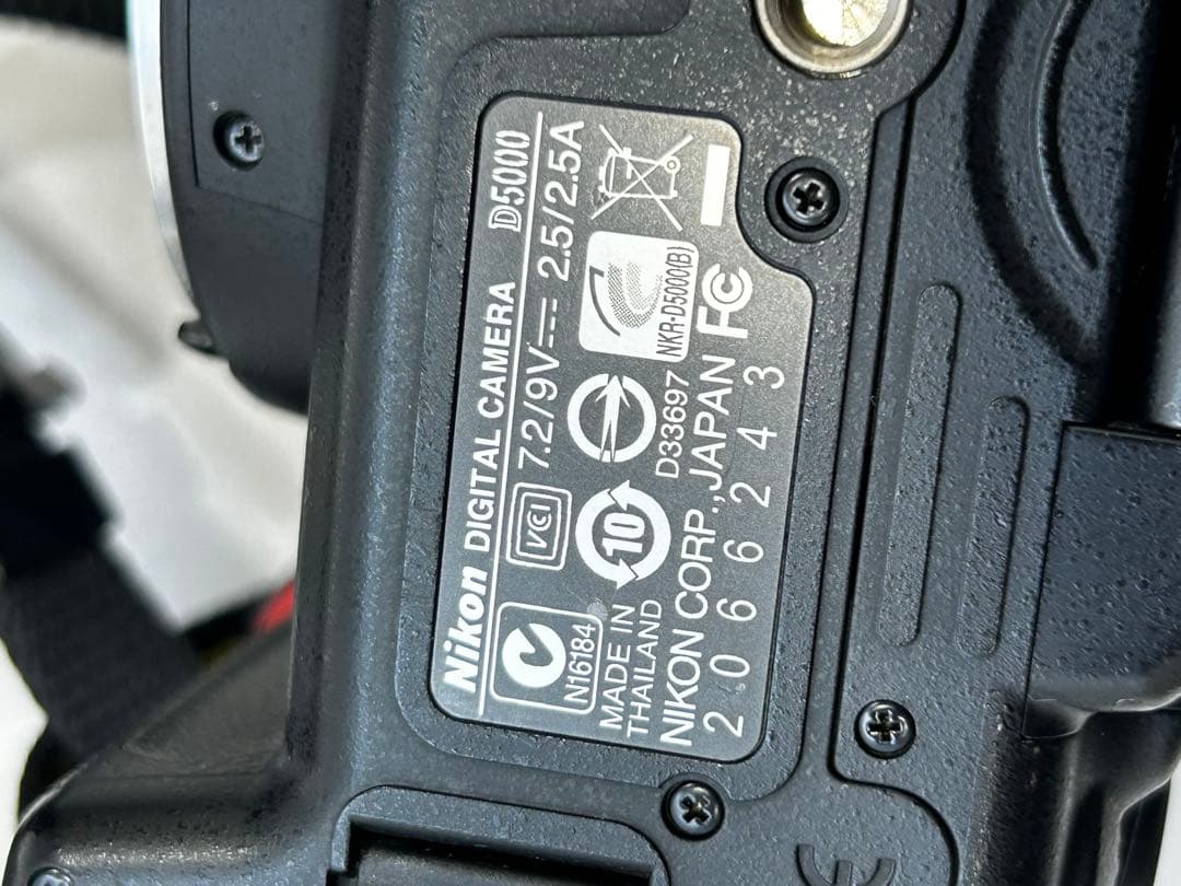 Nikon D5000 デジタル一眼レフカメラ 本体と付属品