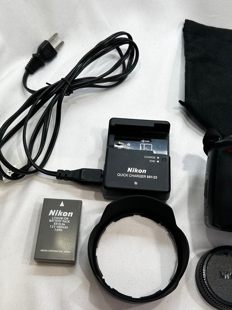 Nikon D5000 デジタル一眼レフカメラ 本体と付属品