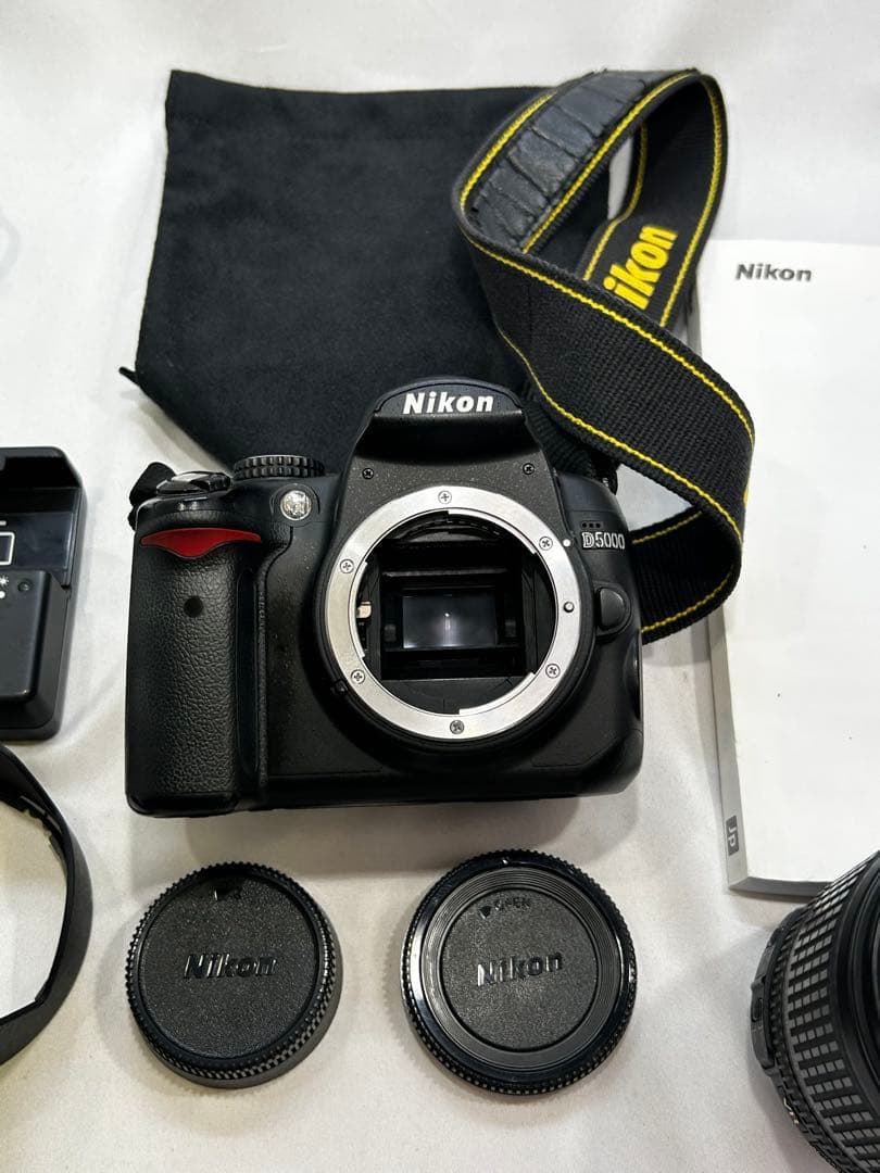 Nikon D5000 デジタル一眼レフカメラ 本体と付属品